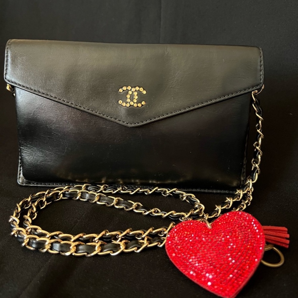 Beautiful authentic Chanel flap crossbody.😍 - Picture 2 of 8